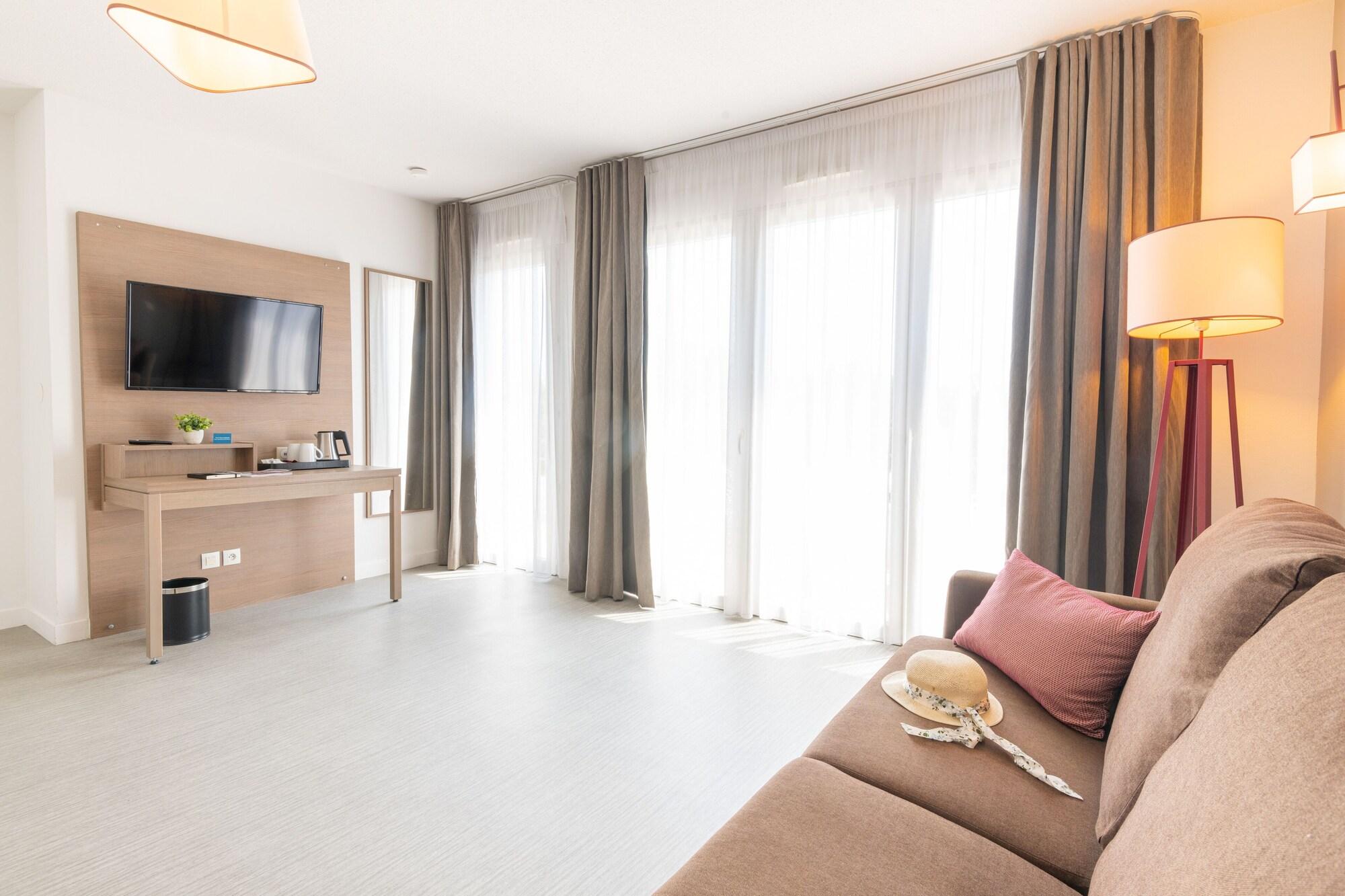 Comfort Aparthotel Cannes Mandelieu Εξωτερικό φωτογραφία