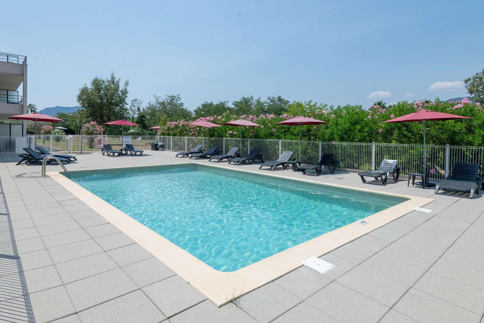 Comfort Aparthotel Cannes Mandelieu Εξωτερικό φωτογραφία