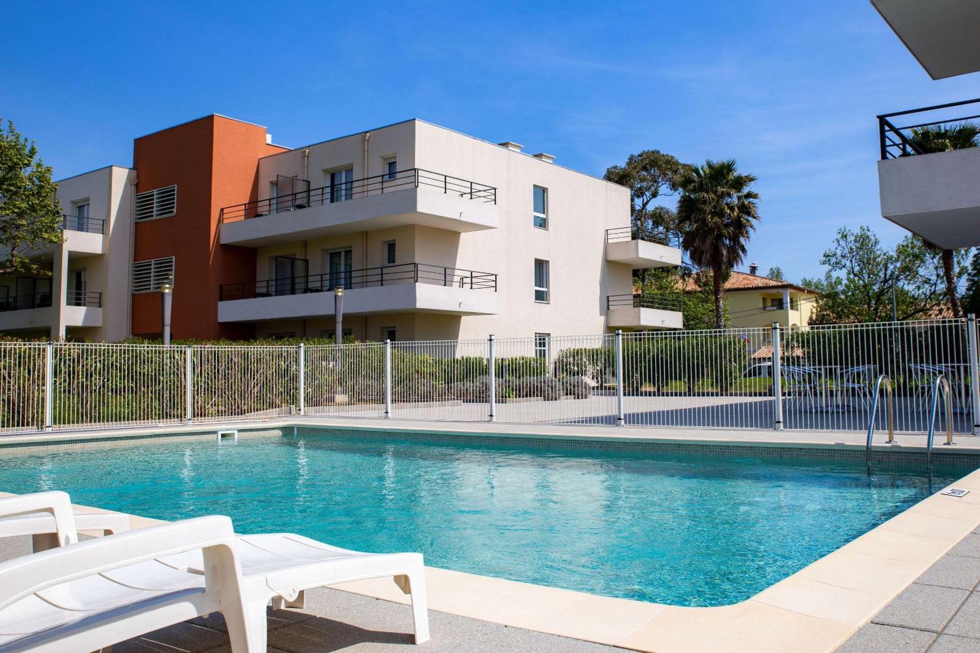 Comfort Aparthotel Cannes Mandelieu Εξωτερικό φωτογραφία
